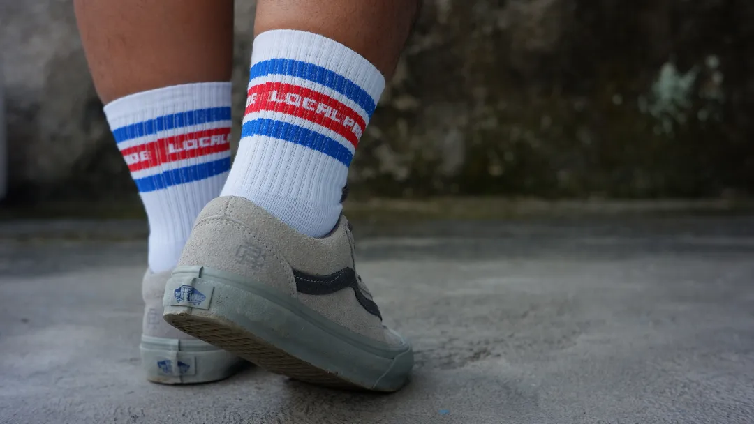 kk local pride strip biru merah biru putih