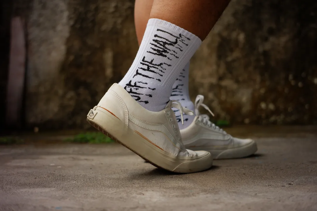 kk motif off the wall putih